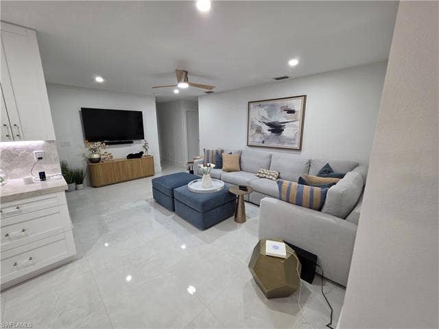 125 41st Ter, Cape Coral, FL 33904 125 41st Ter, Cape Coral, FL 33904