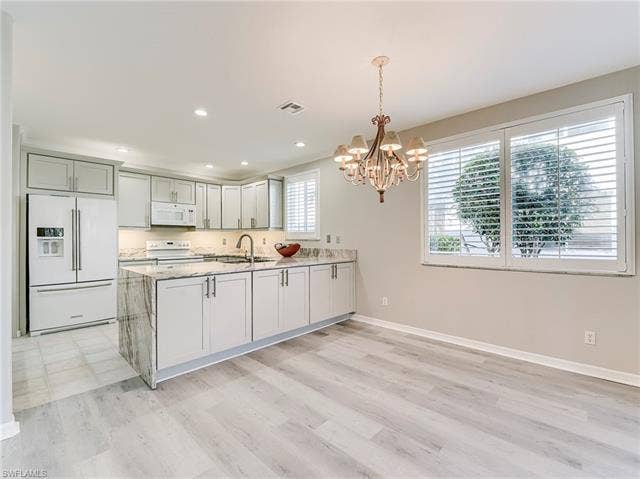 8471 Southbridge Dr, #1, Estero, FL 33967 Dining area