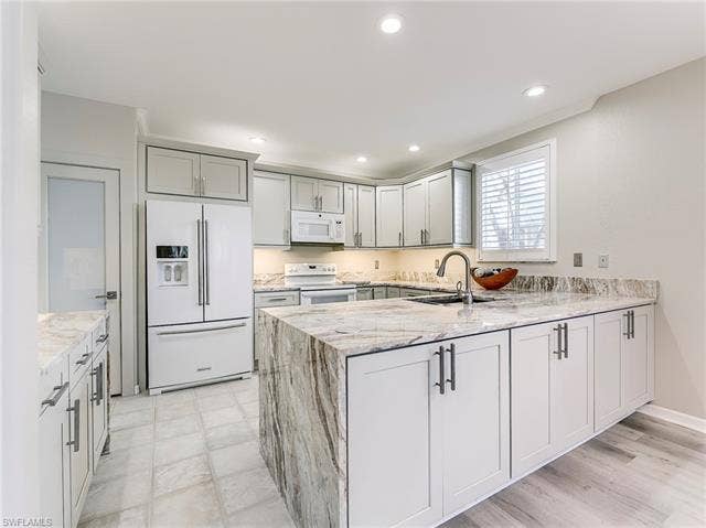 8471 Southbridge Dr, #1, Estero, FL 33967 Abundant cabinetry