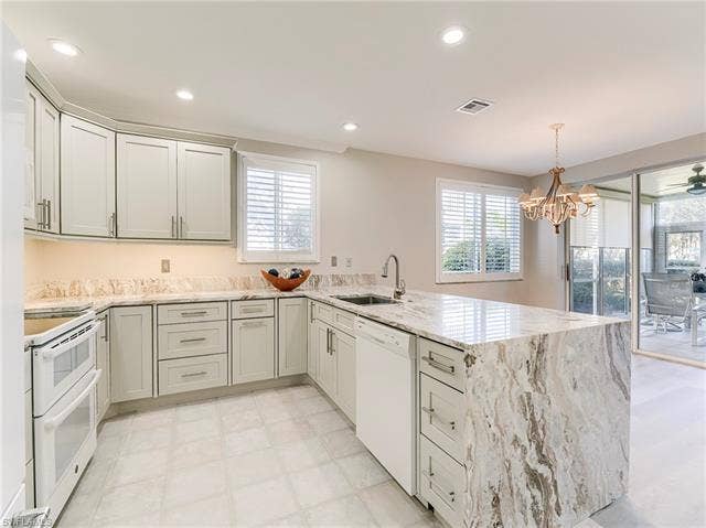 8471 Southbridge Dr, #1, Estero, FL 33967 Granite counters