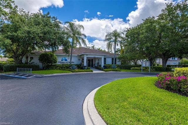 25735 Lake Amelia Way, #103, Bonita Springs, FL 34135 Ranch-style house with a front yard