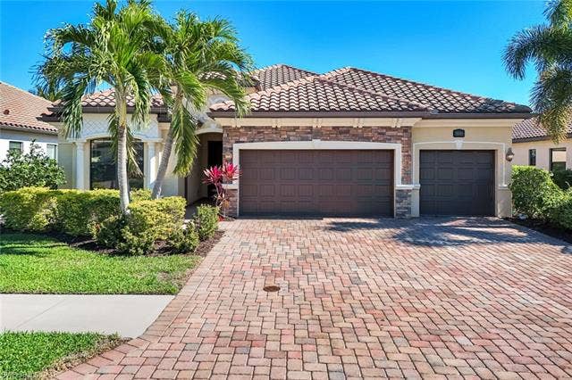 28085 Wicklow Ct, Bonita Springs, FL 34135 Three-Car Garage