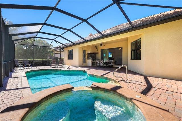 28085 Wicklow Ct, Bonita Springs, FL 34135 Pool with Hot Tub