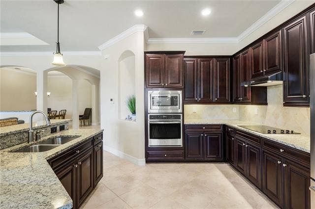 28085 Wicklow Ct, Bonita Springs, FL 34135 Open Kitchen with plenty of Counter Space.