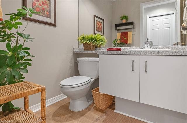 13201 Bridgeford Ave, Bonita Springs, FL 34135 Half bath off of Den