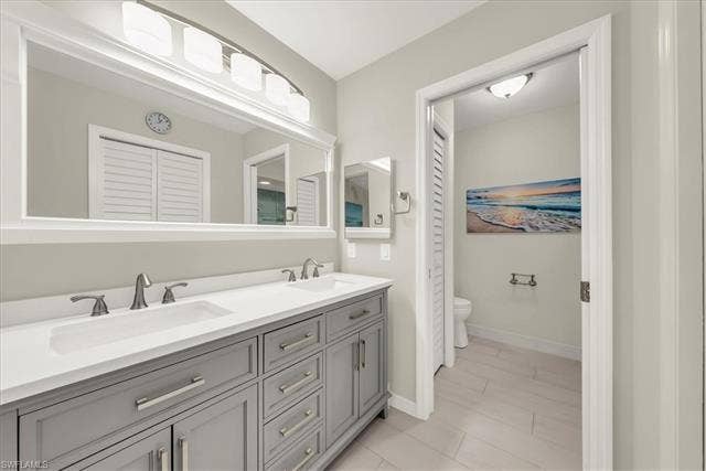 7320 Glenmoor Ln, #2304, Naples, FL 34104 Full bath with double vanity and toilet
