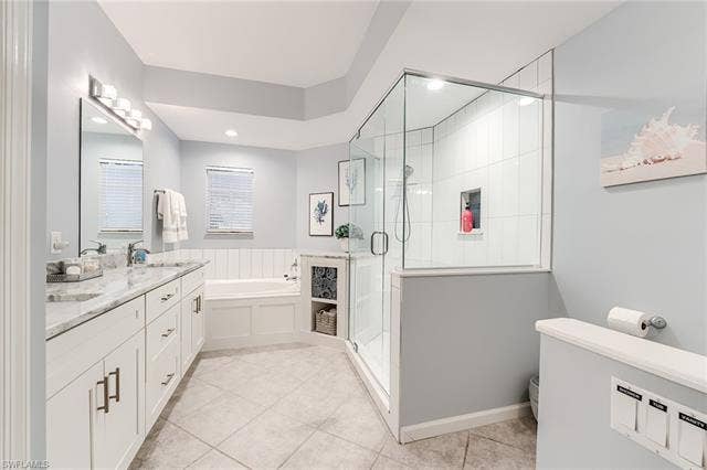 22971 Rosedale Dr, #101, Estero, FL 34135 SEPARATE TUB AND SHOWER