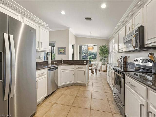 10000 Isola Way, Miromar Lakes, FL 33913 Spacious kitchen with plenty of cabinets.