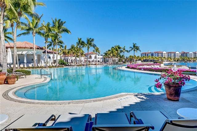 10000 Isola Way, Miromar Lakes, FL 33913 Community infinity pool & spa