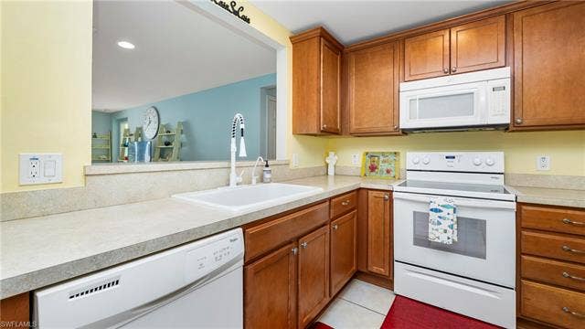 15127 Reef Ln, Bonita Springs, FL 34135 Pass through for entertaining and breakfast bar