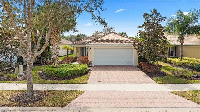 15127 Reef Ln, Bonita Springs, FL 34135 Enjoy your new "Spot" in SW FL