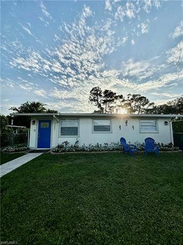 3323 Guilford Ct, Naples, FL 34112 Beautiful well kept home