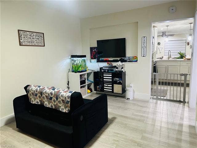 3323 Guilford Ct, Naples, FL 34112 Large entertainment room or den area