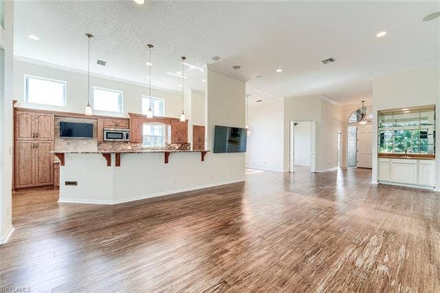19321 Northbridge Way, Estero, FL 33967 Open kitchen and wet bar area