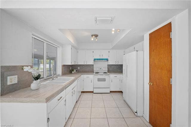 624 35th St, Cape Coral, FL 33904 624 35th St, Cape Coral, FL 33904