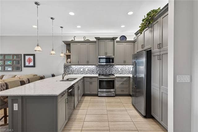16459 Orinda Way, Bonita Springs, FL 34135 Functional work flow for busy cooks! LOVE the wide drawers!