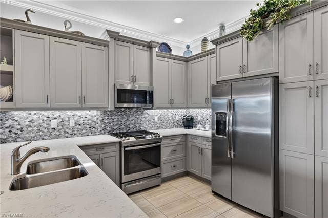 16459 Orinda Way, Bonita Springs, FL 34135 All appliances convey! Gas cooking present!