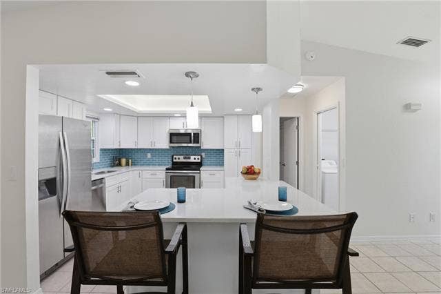 208 Aviation Pkwy, Cape Coral, FL 33904 Breakfast Bar with Kitchen view