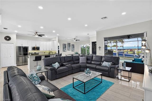 133 29th Ter, Cape Coral, FL 33904 Open floor plan