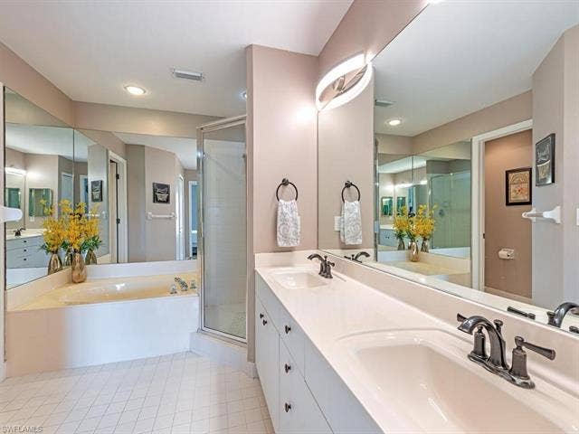 8371 Grand Palm Dr, #2, Estero, FL 33967 Primary bedroom en-suite