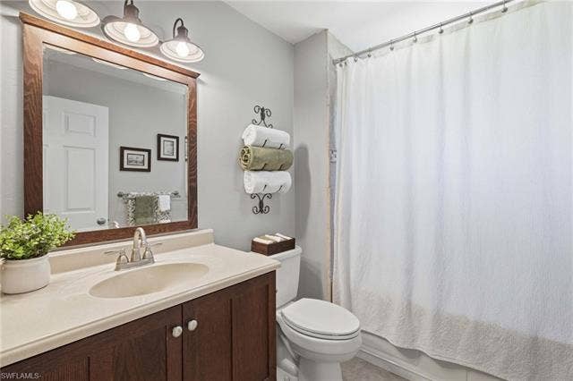 17900 Devore Ln, Fort Myers, FL 33913 Upstairs Guest Bathroom