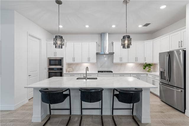14083 Blue Bay Cir, Fort Myers, FL 33913 Eat in kitchen area