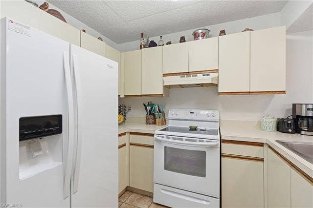 132 Santa Clara Dr, #10, Naples, FL 34104 Kitchen