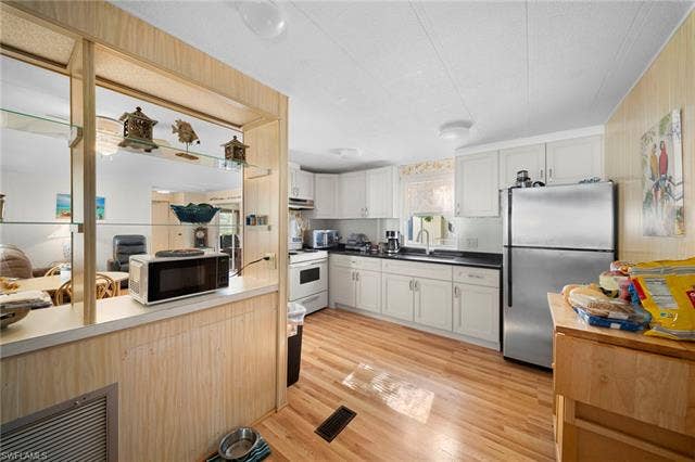 455 Cape Florida Way, Naples, FL 34104 455 Cape Florida Way, Naples, FL 34104