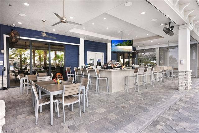 19012 Elston Way, Estero, FL 33928 Barefoot Bar & Grill Outdoor