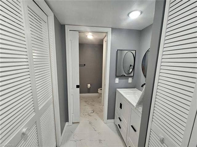 7360 Glenmoor Ln, #4207, Naples, FL 34104 Primary bathroom