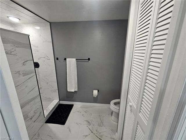 7360 Glenmoor Ln, #4207, Naples, FL 34104 Primary bathroom