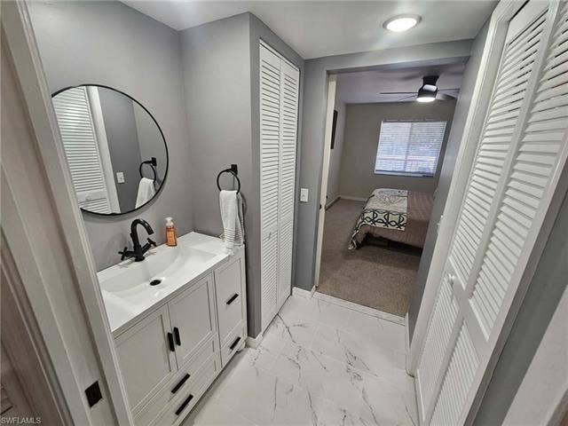7360 Glenmoor Ln, #4207, Naples, FL 34104 Primary bathroom