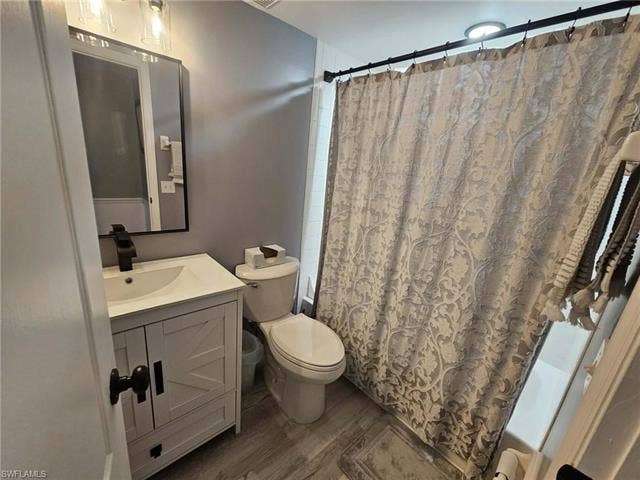 7360 Glenmoor Ln, #4207, Naples, FL 34104 Guest bathroom