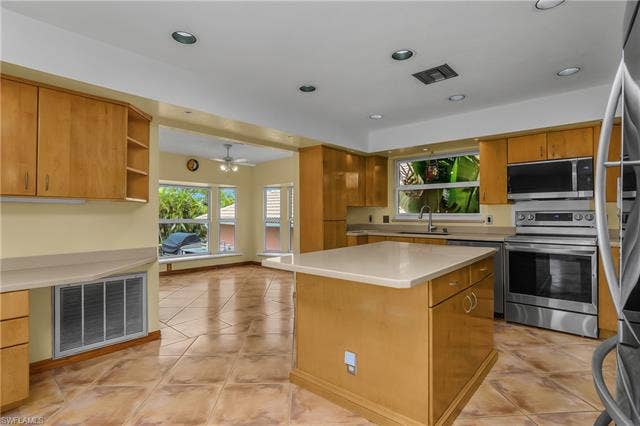 27265 High Seas Ln, Bonita Springs, FL 34135 UPSTAIRS KITCHEN (Full)