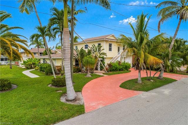 27265 High Seas Ln, Bonita Springs, FL 34135 EXTRA BUILDABLE LOT INCLUDED! (left side)