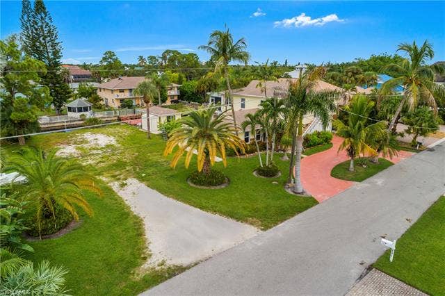 27265 High Seas Ln, Bonita Springs, FL 34135 EXTRA BUILDABLE LOT INCLUDED!! (South/Left side)