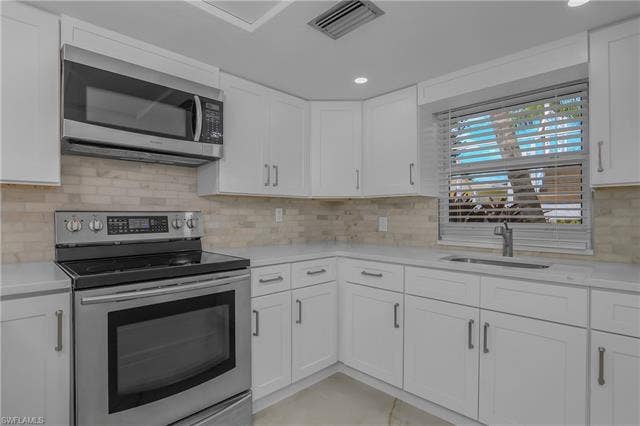 27265 High Seas Ln, Bonita Springs, FL 34135 DOWNSTAIRS FULL KITCHEN