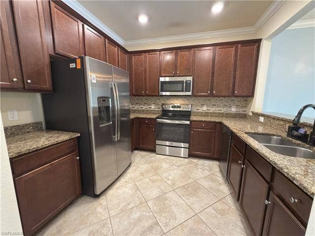 10224 Via Colomba Cir, Fort Myers, FL 33966 Kitchen