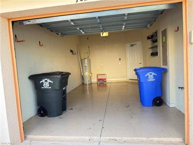 10224 Via Colomba Cir, Fort Myers, FL 33966 1 car garage