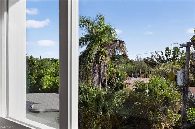 1195 Mockingbird Ln, Naples, FL 34104 Studio with loft sleeping area