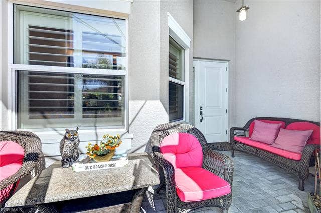 28405 Abruzzo Dr, Bonita Springs, FL 34135 Are you ready to be wowed? 3 windows in brkfst nook make it bright!