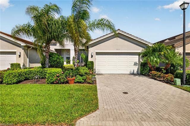 28405 Abruzzo Dr, Bonita Springs, FL 34135 WELCOME TO YOUR NEW VILLA IN SWFL PARADISE!!