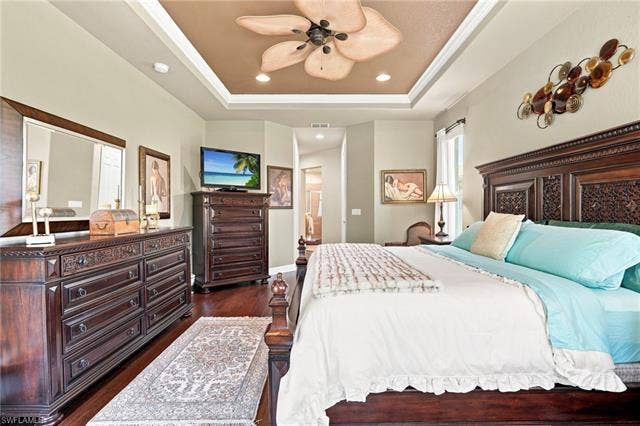 19600 Maddelena Cir, Estero, FL 33967 Tray ceiling with recessed lighting and a ceiling fan