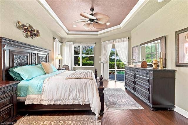 19600 Maddelena Cir, Estero, FL 33967 Tray ceiling with crown molding and recessed lighting