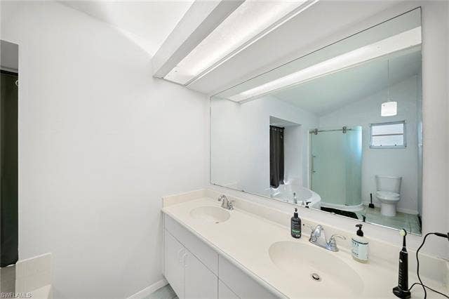 3730 21st Pl, Cape Coral, FL 33914 Dual vanity with integrated sinks and wall-mounted mirror