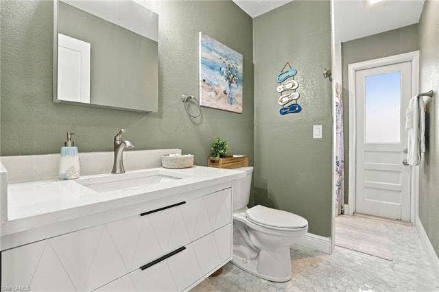 323 Washington Ct, Fort Myers Beach, FL 33931 UPDATED BATHROOM