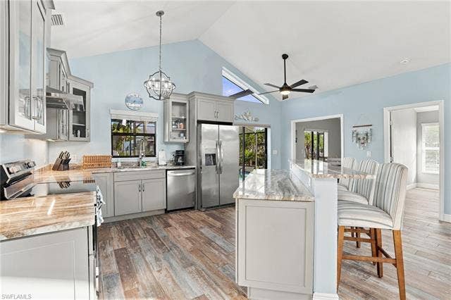 323 Washington Ct, Fort Myers Beach, FL 33931 A FRESH PERSPECTIVE ON THE KITCHEN'S BEAUTIFUL FINISHES AND GENEROUS CABINETRY.