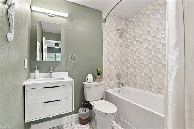 323 Washington Ct, Fort Myers Beach, FL 33931 UPDATED BATHROOM