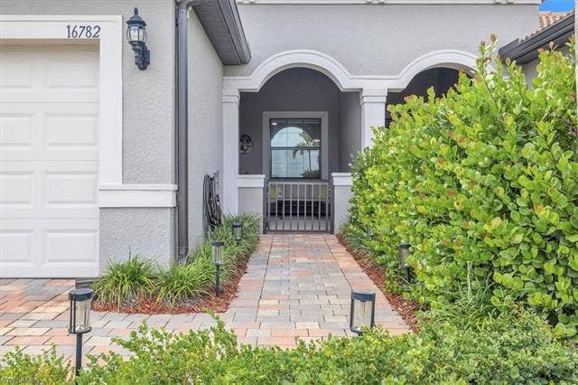 16782 Rolling Rock Blvd, Alva, FL 33920 w/ landscape lighting