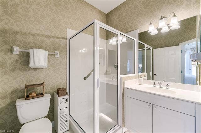 9533 Cypress Hammock Cir, #202, Estero, FL 34135 En suite Bathroom